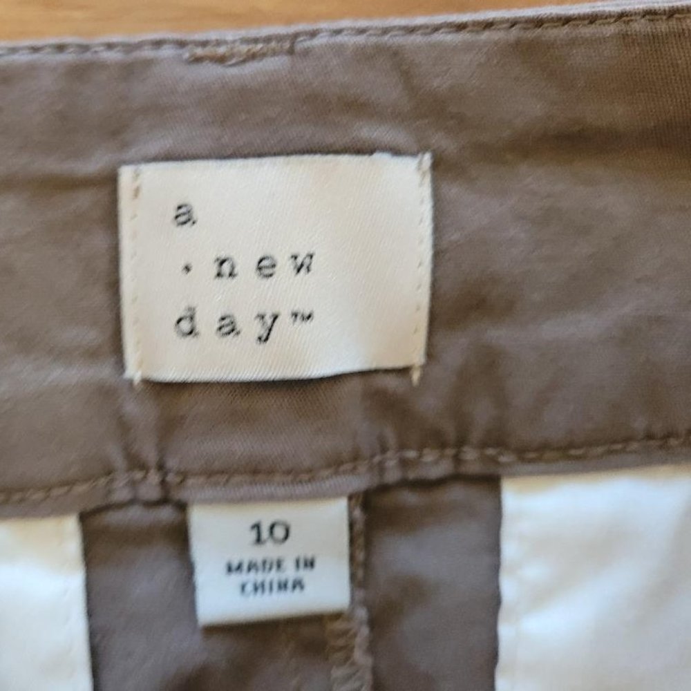 A New Day Women's 10 Pleated High Waisted Cuffed Pants Rubble Brown NWT - Picture 6 of 6